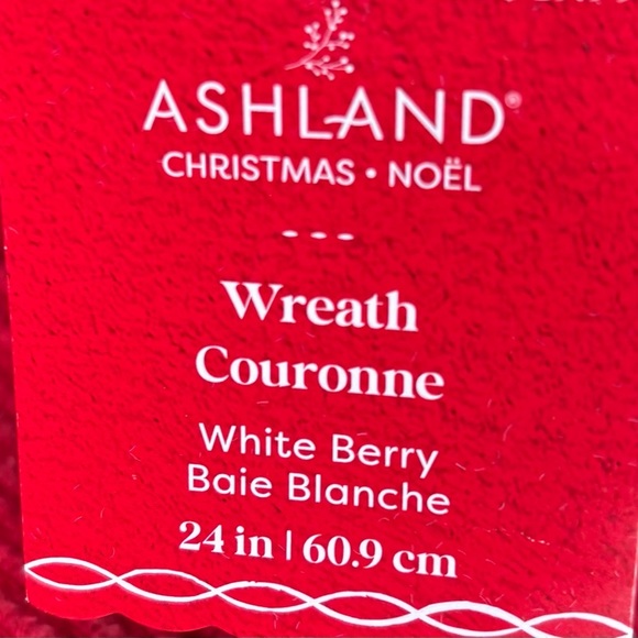 NWT faux white berry wreath Christmas 24” inches - Picture 6 of 6